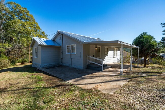 Photo - Super Cute Super Clean Priced to move fast!!!