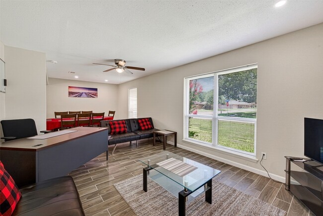 Building Photo - 13629 Lynnwood Ln
