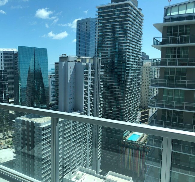 Building Photo - 1111 SW 1st Ave Unit 3816
