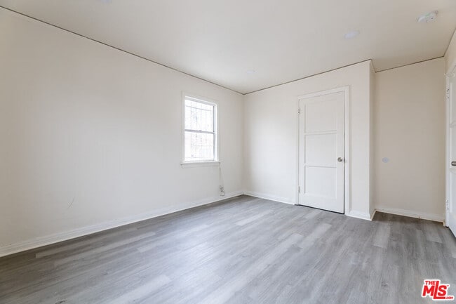 Photo - 138 W 82nd St