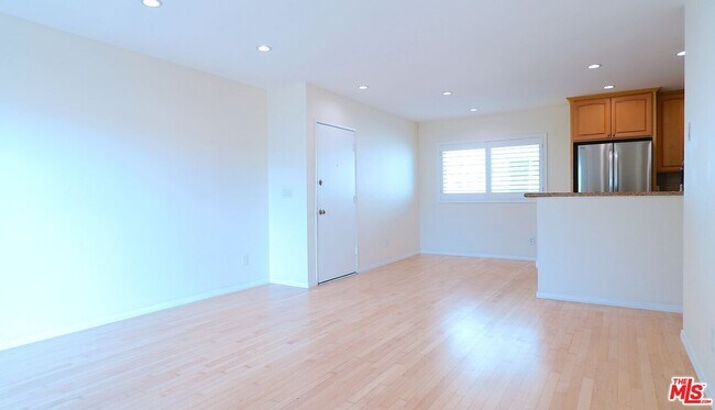 Photo - 9005 Cynthia St Unidad 414