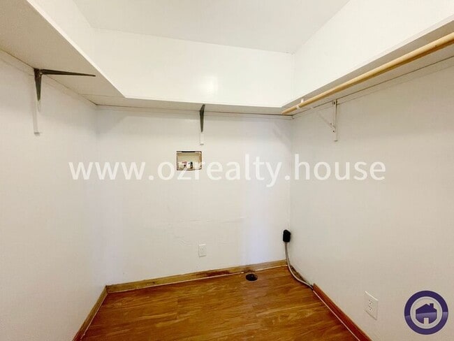 Photo - 3580 Doyle St