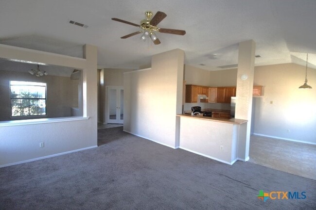 Photo - 401 E Hogan Dr