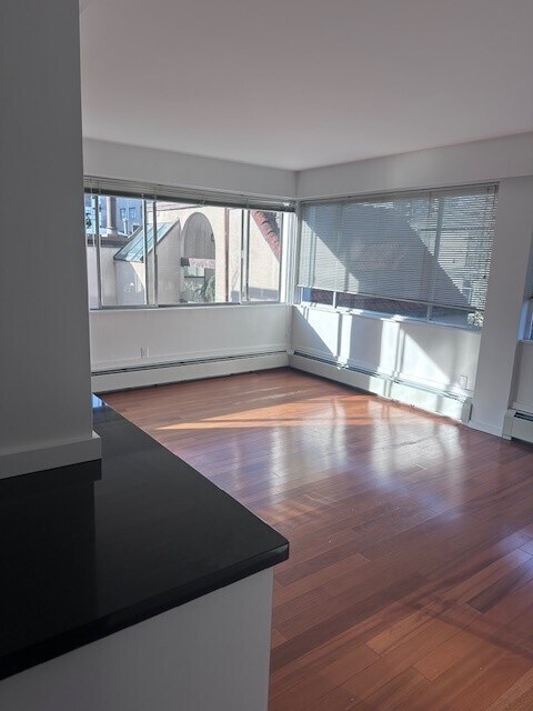 Photo - 1906 Nelson St