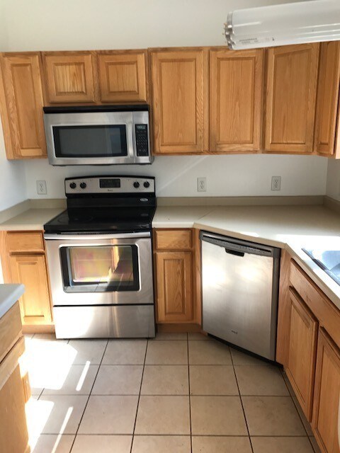 Photo - Spacious 4 bedroom, 3.5 bathroom duplex in desired location near Hilldale Mall