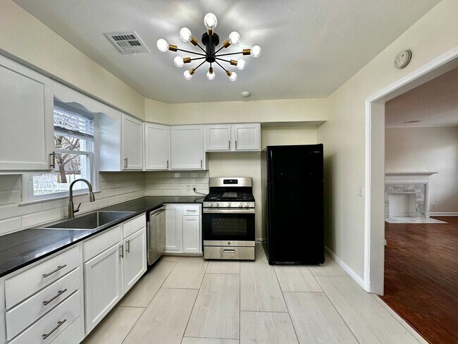 Photo - Adorable Midtown Home!