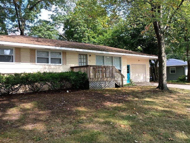 Building Photo - Quite Neighborhood Rental