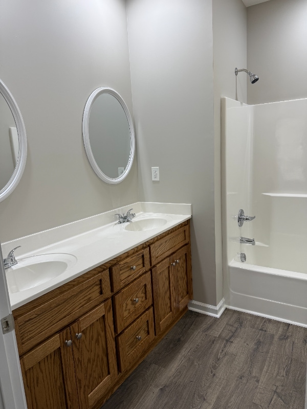 Photo - 521 E 15th St