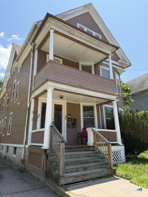 Building Photo - 119 Hobart St Unit 2nd floor