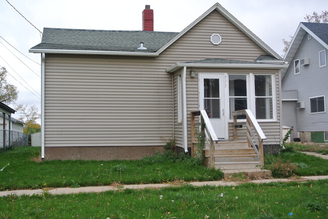 Building Photo - House- NW Unit House