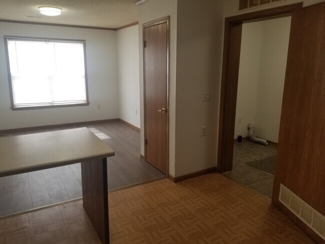 Photo - 1850 Lake St