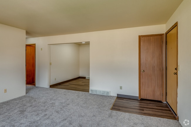 Photo - Maple Court Apartments