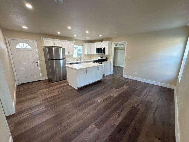 Photo - 143 E 1st St Unit A