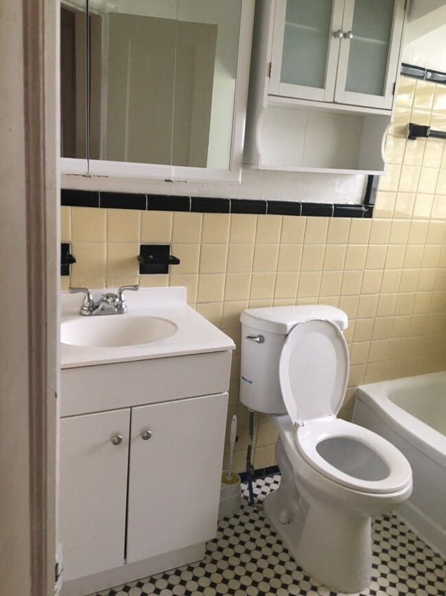 Photo - 20037 Schaefer Hwy