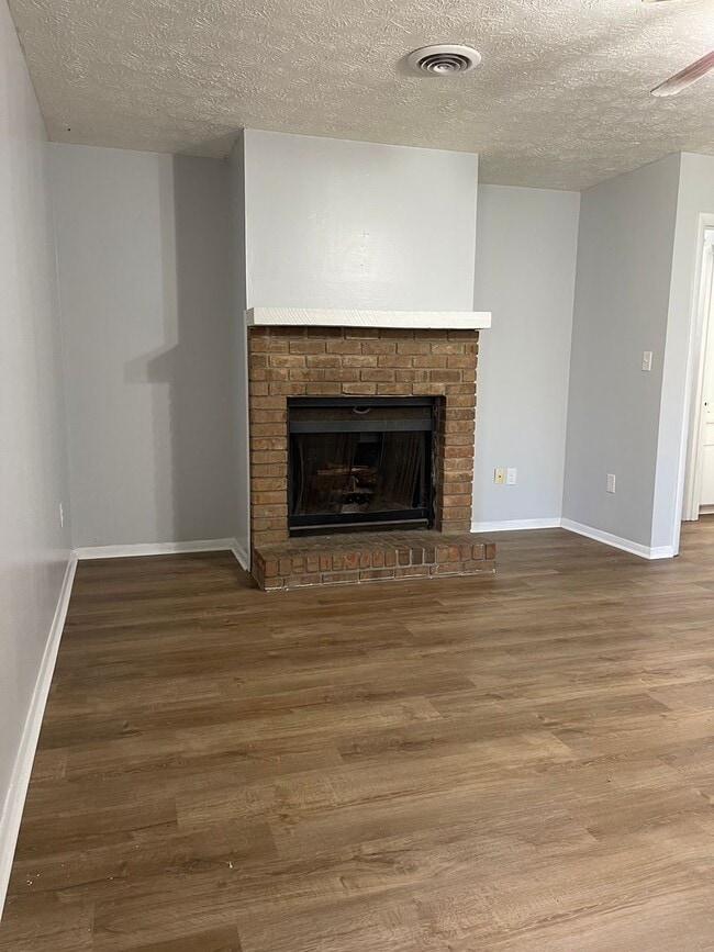 Photo - 2 bedroom/1 bath Westside Duplex!