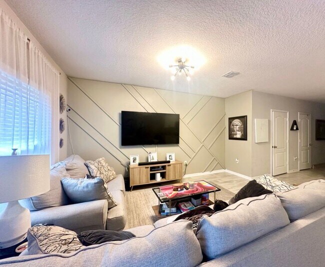 Photo - 116 Cedar Bark Ln