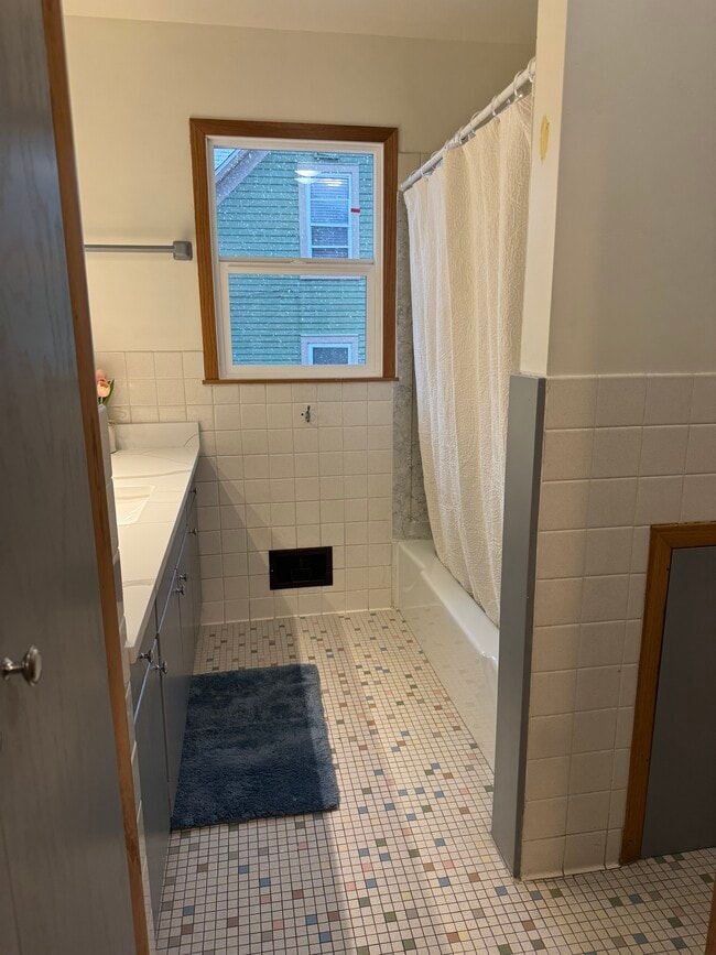 Photo - 610 Linden St W