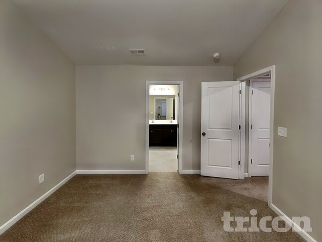 Photo - 2688 Mcintosh St