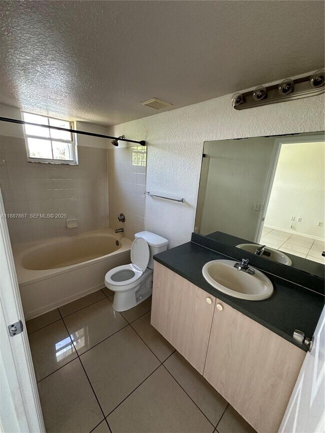 Photo - 2303 Belmont Ln Unidad 2303