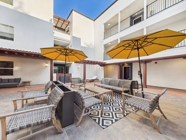 Alur Apartments
