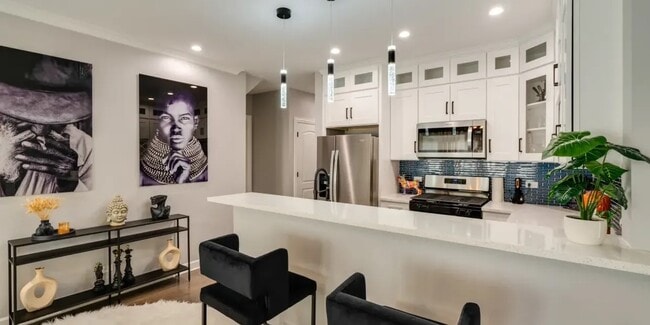 Photo - 4634 S Langley Ave Unit 1