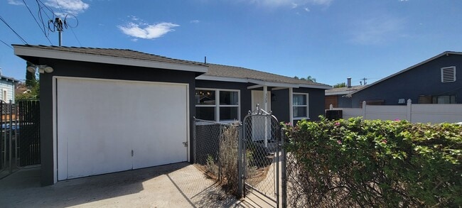 Photo - 329 W Walnut Ave House
