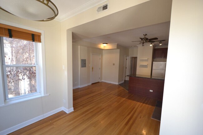 Photo - 879 W Cornelia Ave Unit 879-3