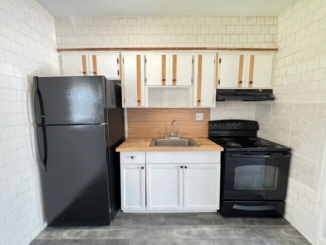 Photo - 2 Bedroom 1 Bath unit Move-In Ready Home in West Park!