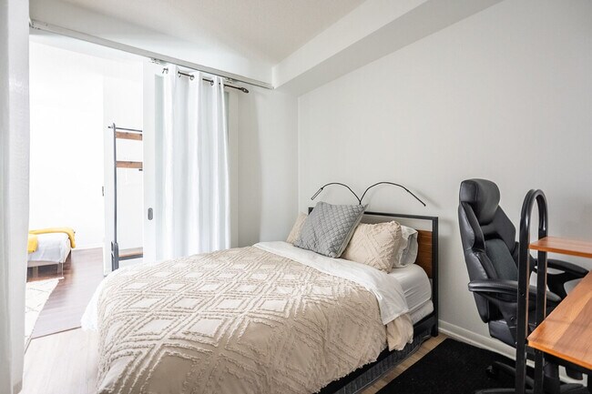 Photo - 628 Fleet St Unit ID1345951P