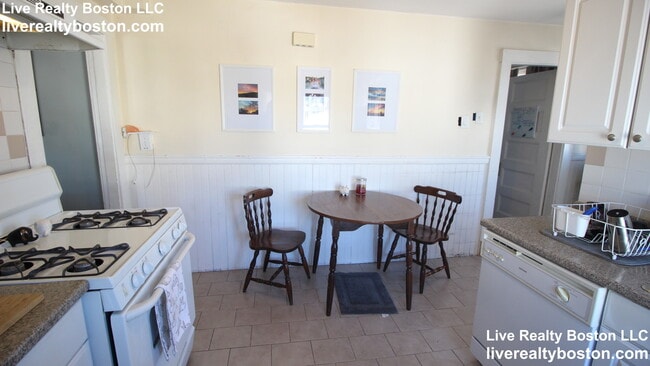 Photo - 30 Antwerp St Unit 2