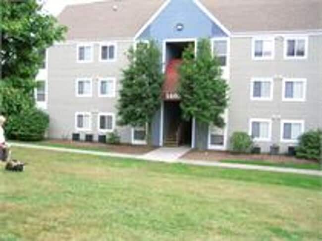 Building Photo - Spacious 4bd/2ba Apartment at Hunters Ridg...