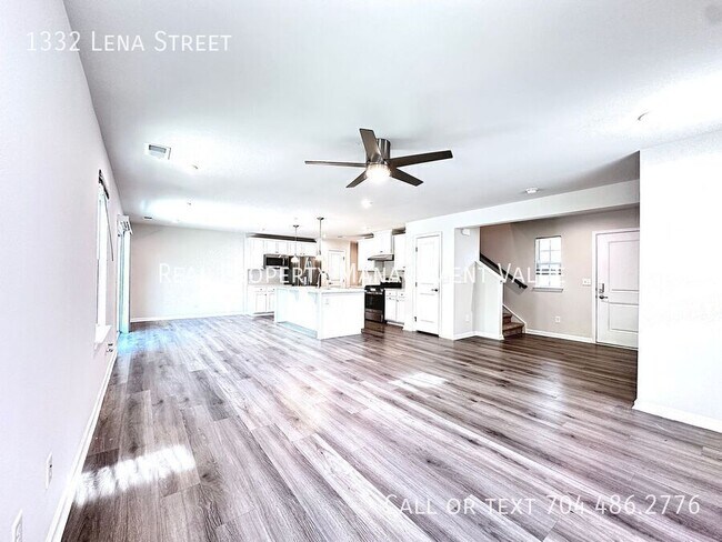 1332 Lena St