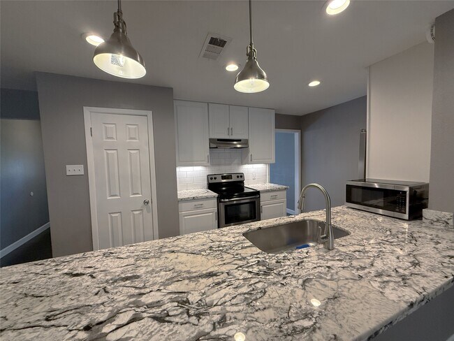 Photo - 17119 Barcelona Dr