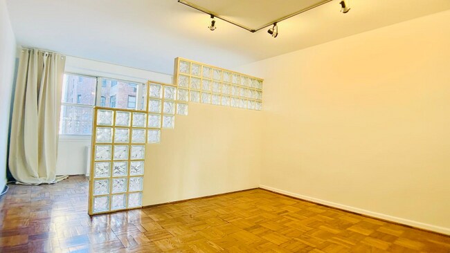 Photo - 155 E 34th St Unit 11C