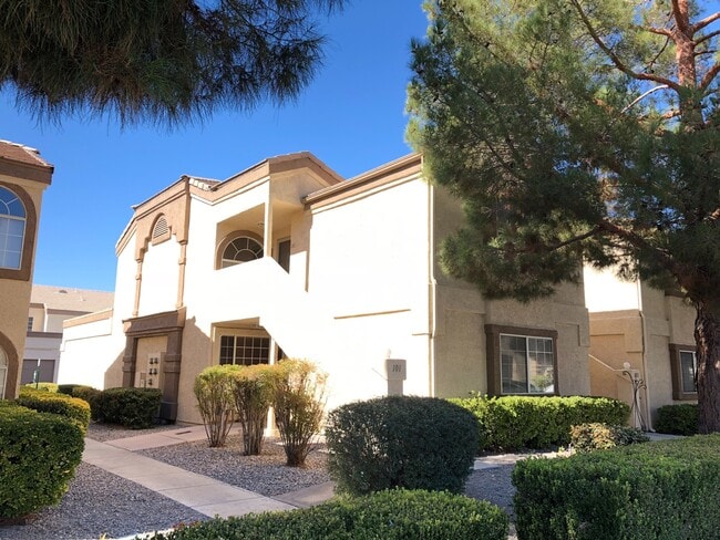 Photo - Fantastic 2 Bedroom Condo with Attached Ga...