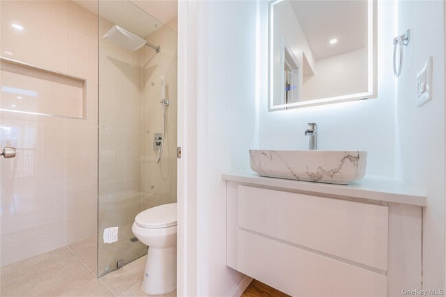 Photo - 82-33-82165 165th St