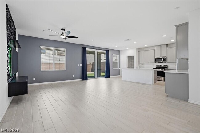 Photo - 294 Mount Williamson St