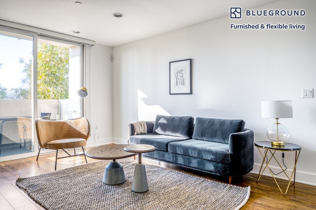 Photo - 833 N Edinburgh Ave Unidad FL3-ID385