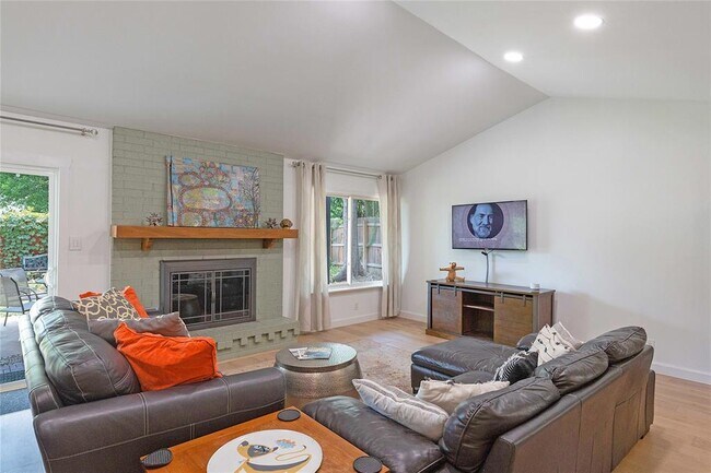 Photo - 3307 Greenlawn Pkwy