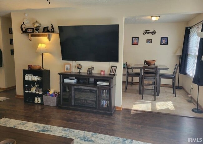 Photo - 613 Pines Ln