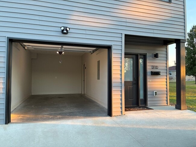 Photo - **LESS THAN 10 miles to Fort Knox**