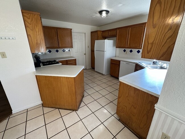 Photo - AVAILABLE NOW! 3 Bed 2 Bath