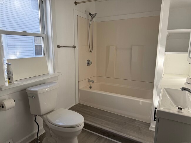 Photo - 15 Freestone Ave