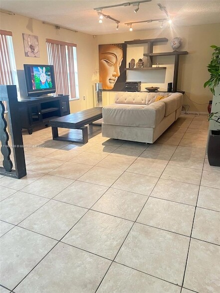 Photo - 14910 S River Dr