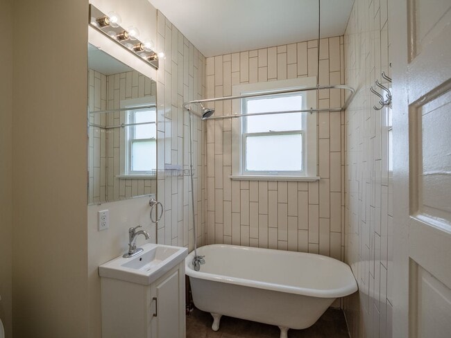 Building Photo - Clemens Unit Clemens Lower Rental