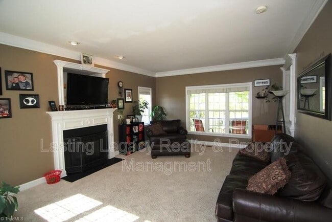 Photo - 950 Wellesley Pl Dr