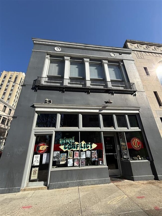 Photo - 300 E. Grace St. Unit #203 Unidad 203