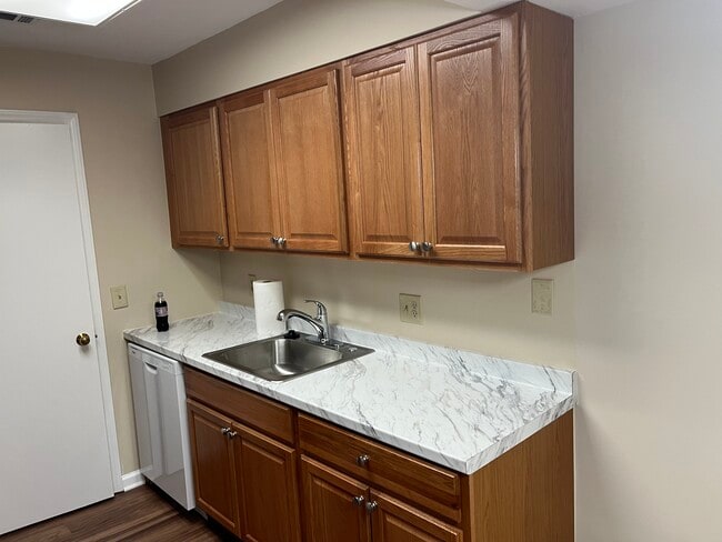 Photo - 5701 Chapman Mill Dr Unit #330