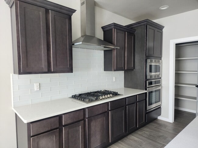 Photo - 6040 Arosa St