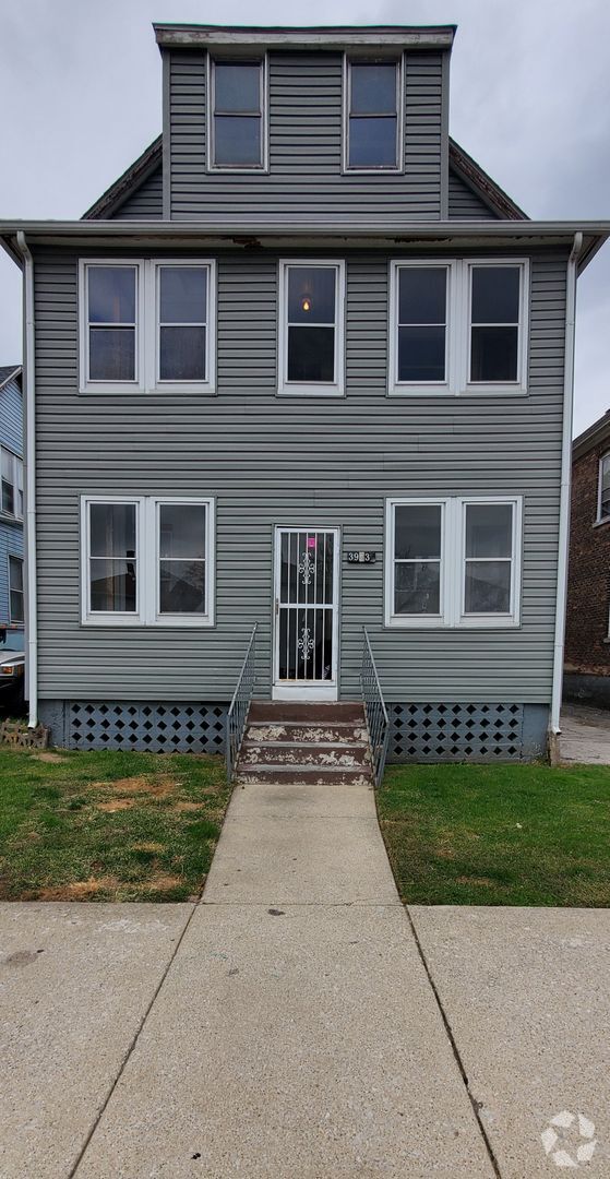 Building Photo - 2 Bedroom Apartment In East Chicago Unit 1R